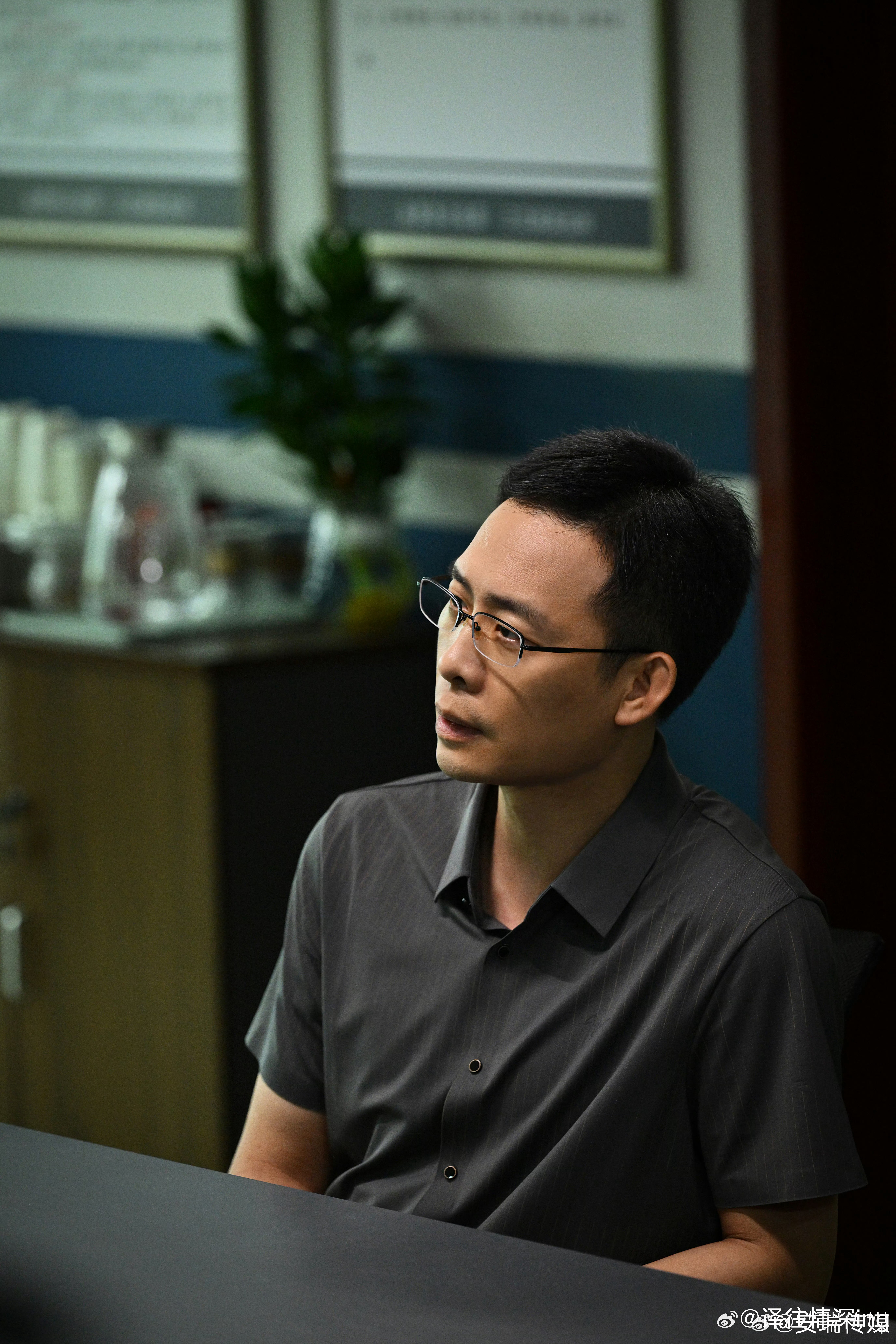 张译 震惊某人为了阻止瑞瑞子当年级主任……于是决定自己当年级主任那么问题来了…张