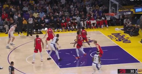 挺长时间没看，湖人现在都这么打球了吗？