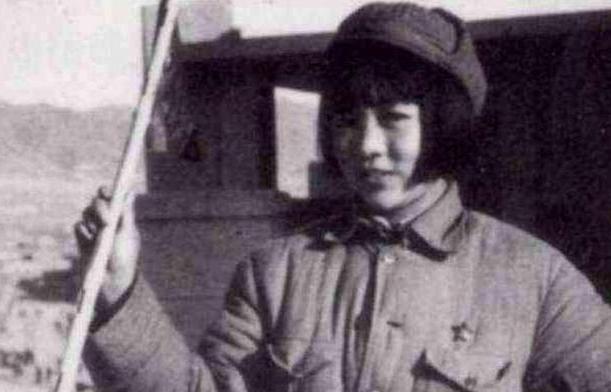 1941年9月，在浏阳河岸边，一群日军把一名女兵团团包围。日军指挥官色心大起，不