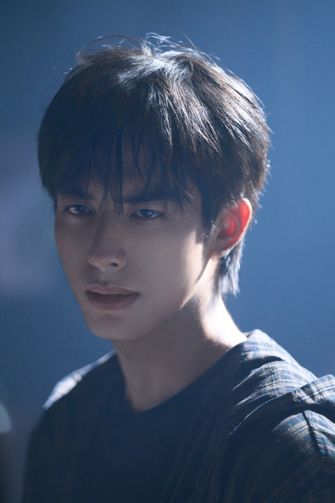 宋威龙野狗骨头海报 ​​​