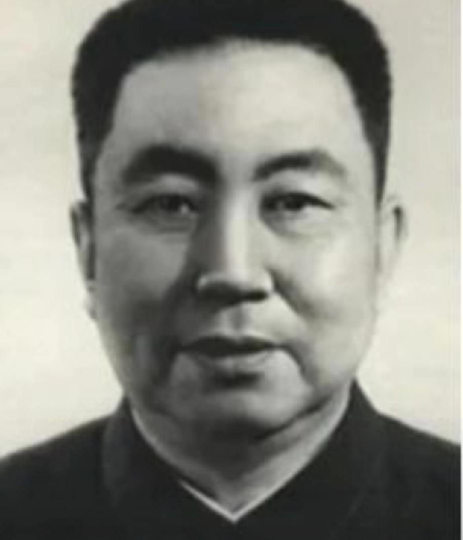 毛主席曾评价华国锋，是他见过最老实的人。不过，令很多人意想不到的是，这个老实人在