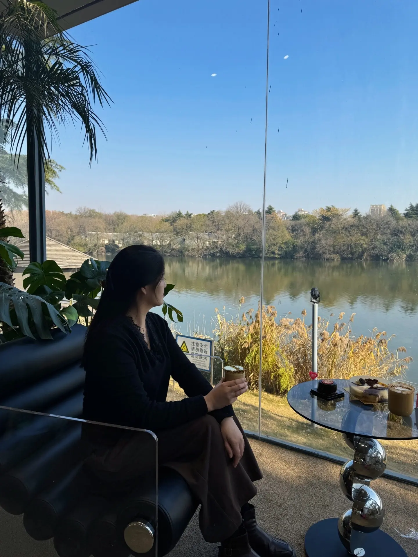 爱是下意识的惦念，是心疼，是愧疚，是常常觉得亏欠，…唯独不是那句“我已...