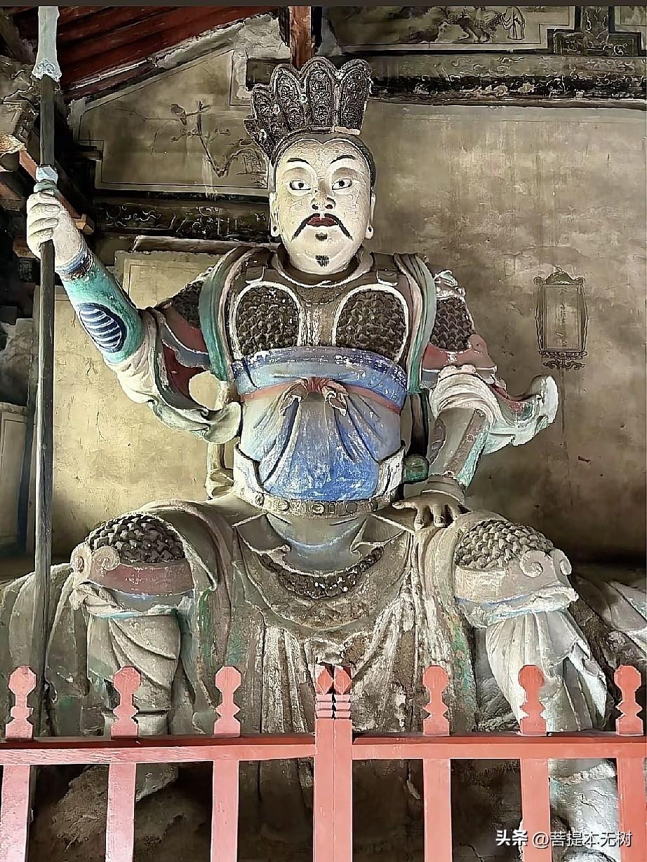 平遥镇国寺｜山门四尊天王彩塑，沉淀数百年光阴
 
多数游人奔赴平遥，目光大多停留
