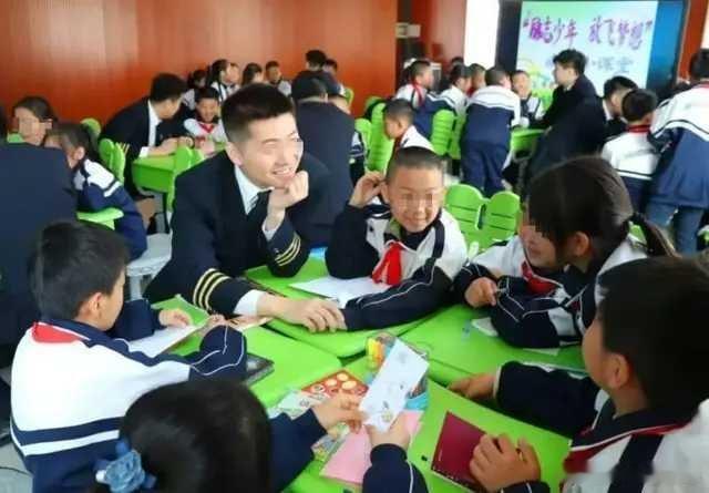 南航吉林分公司疑突发伤人事件 细思极恐啊[泪]东航事情还没结论，南航又出了这事儿