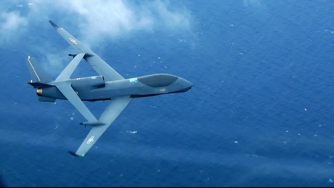 9月27日，南部战区在黄岩岛周边海空域组织联合演训，出动预警机、侦察机和无人机，