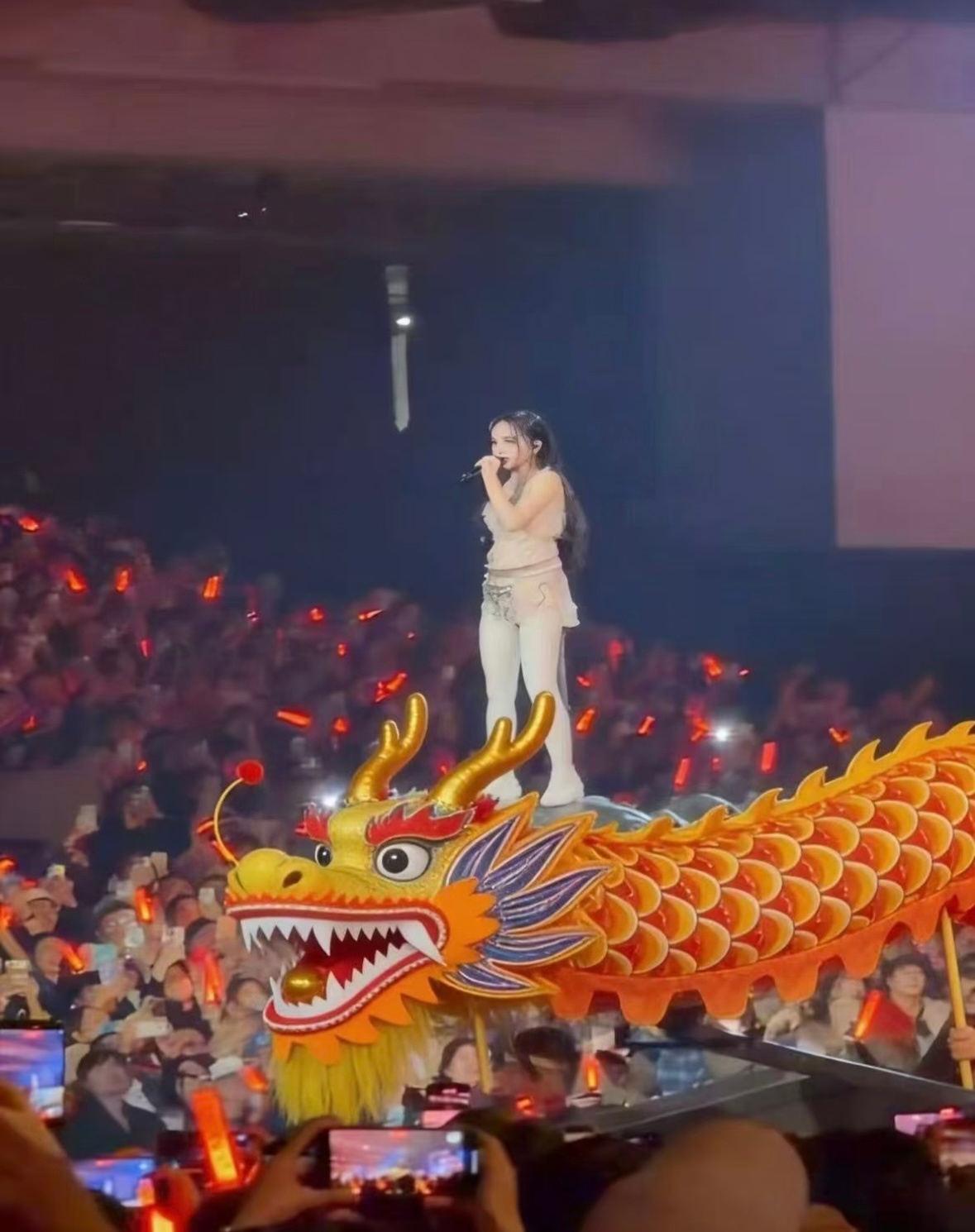 蔡依林踩蛇出场 网友说这样大家就不怕🐍了🤣🤣哈哈哈哈哈哈哈🆘🆘 蔡依林