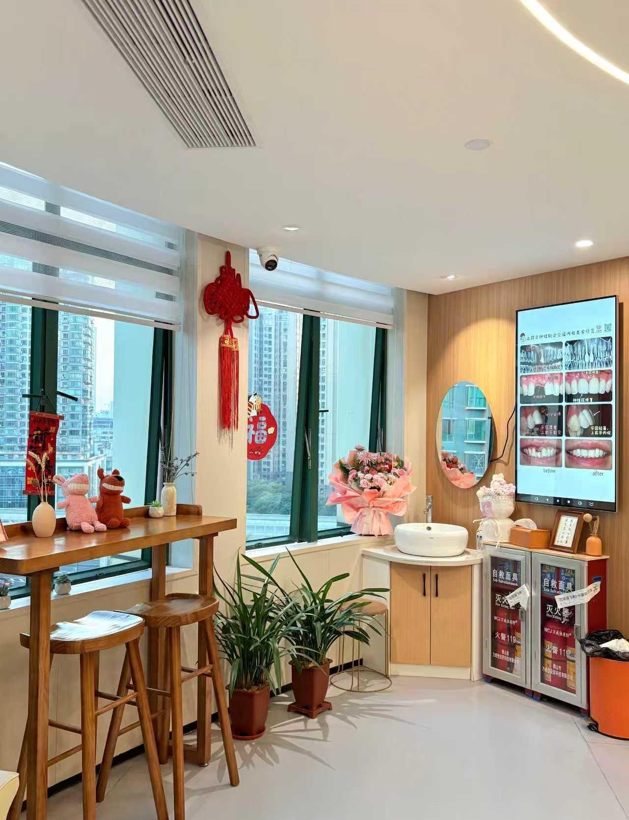 荔湾看牙|2颗又2颗总算补好了！
📍广州 上医口腔
上个月吃零食突然牙酸痛，用