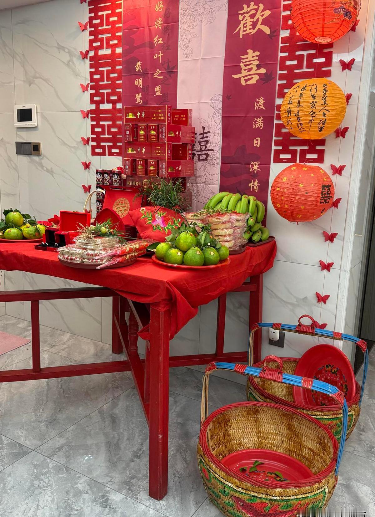 彩礼给了，三金也备了，女方没回礼，弟问能不能算完。
哥说，过日子不是算账。
别把