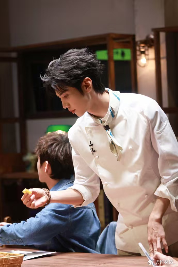 谁给陈哲远投的心动offer陈哲远上大侦探也太快乐了！又胆小又爱吃，搜证全奔着零