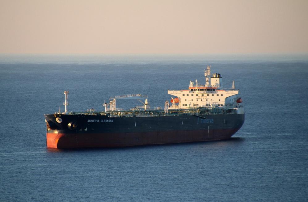 俄罗斯感谢美国？
美国释放两名俄罗斯船员！
放人不放船！


俄罗斯油轮被美国扣