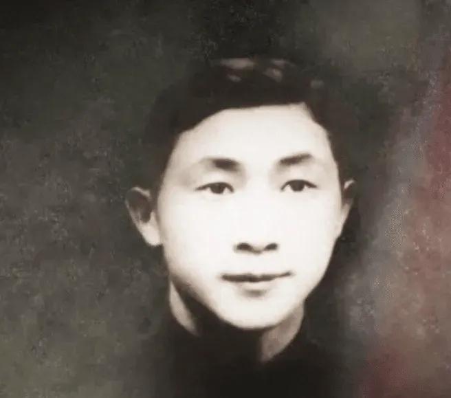 1947年，地下党员邱世毅怀揣绝密名单被捕。出卖他的不是别人，正是他一手培养、无
