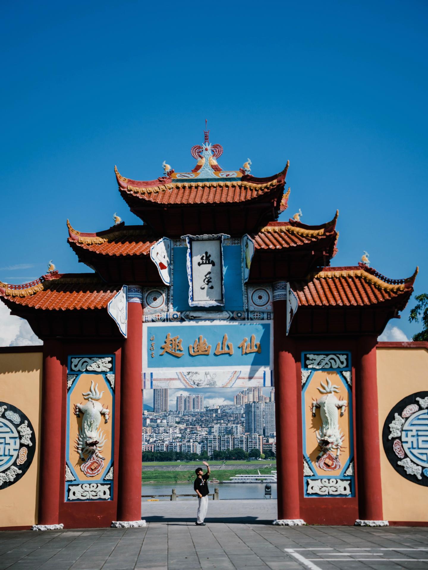 《国家地理》没有骗我❗️国家级的长江美景太美。置身三峡游轮，我才真正读...