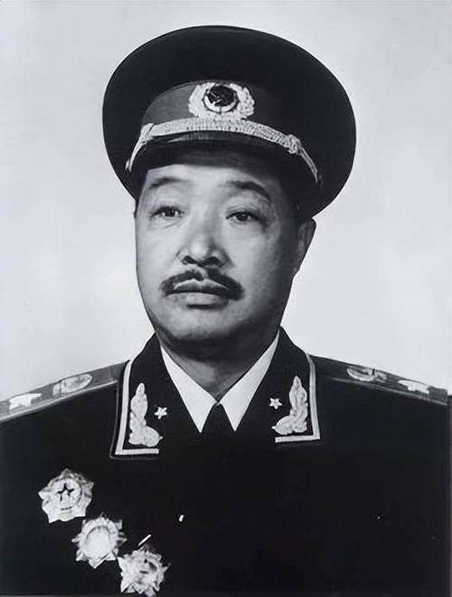 罗荣桓建议贺龙当国防部长，毛主席：让贺老总当军委第二副主席吧。在官职任命上，罗荣