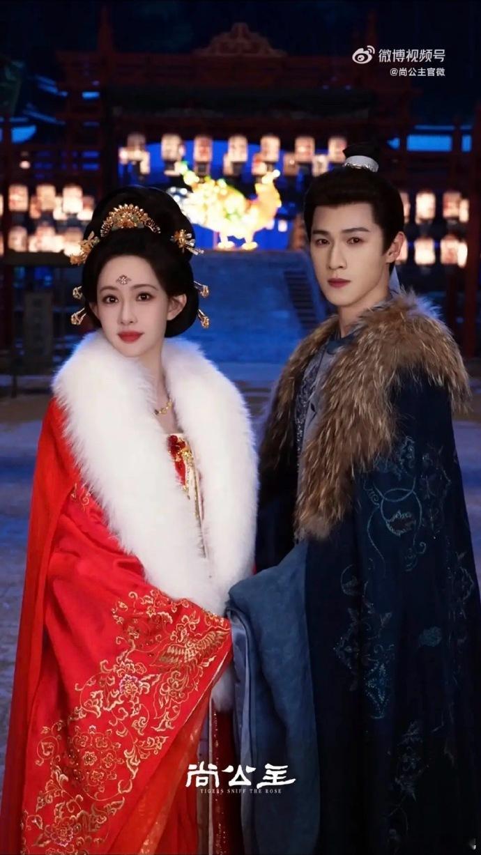 孟子义李昀锐牵手回眸孟子义李昀锐的家属感如何呢，你也觉得我家豹豹猫猫很般配吧🥰