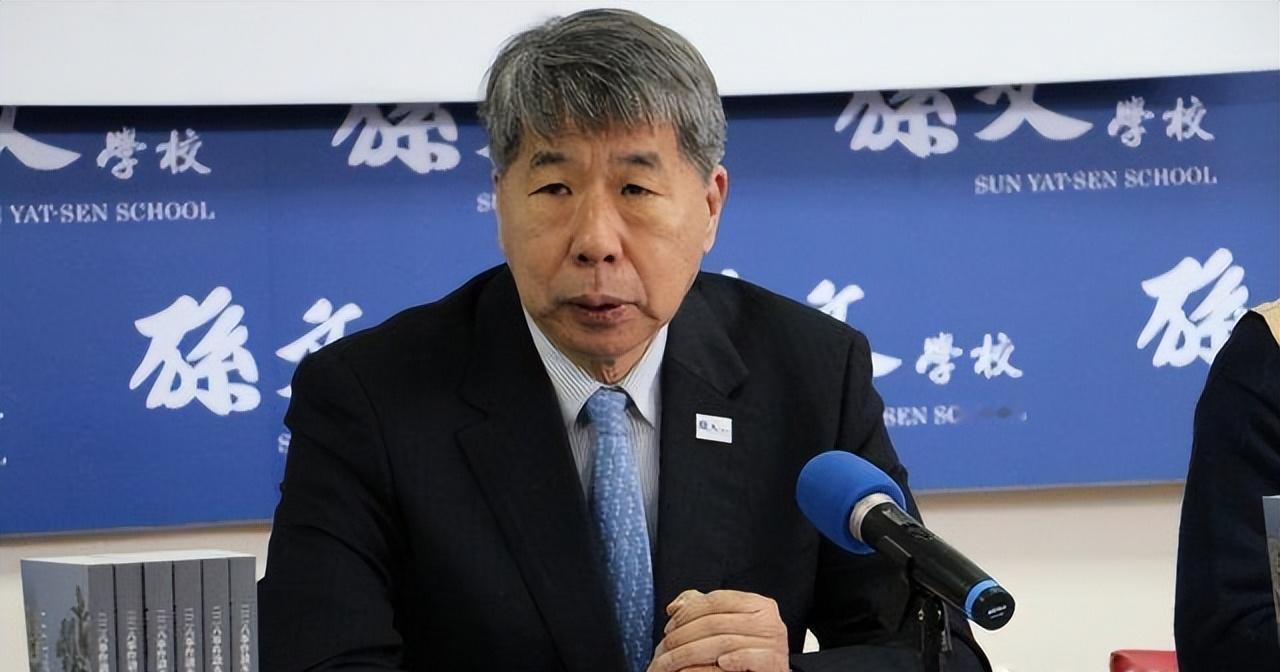 张亚中今天再开炮，再次公开呼吁朱立伦下台，并点名侯友宜韩国瑜赵少康该有作为。侯友