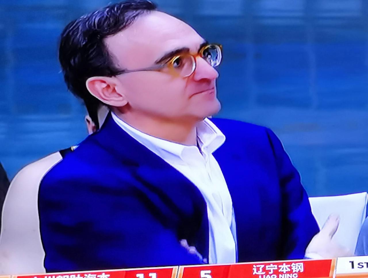 昨晚辽篮惨败给广州队后，俱乐部连夜召开会议，并与乌戈进行了谈话，要求必须在三个方