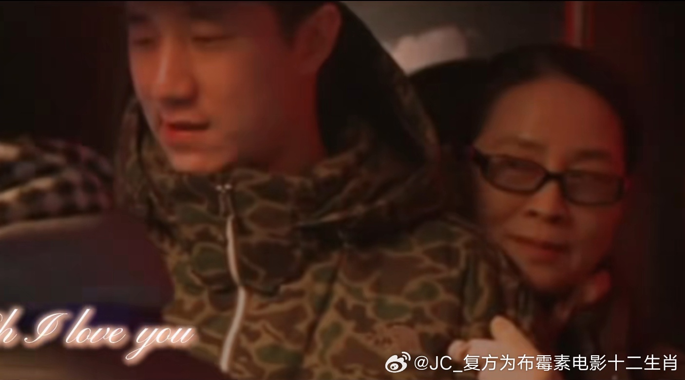 房祖名爸爸妈妈都很喜欢扒着房子 
