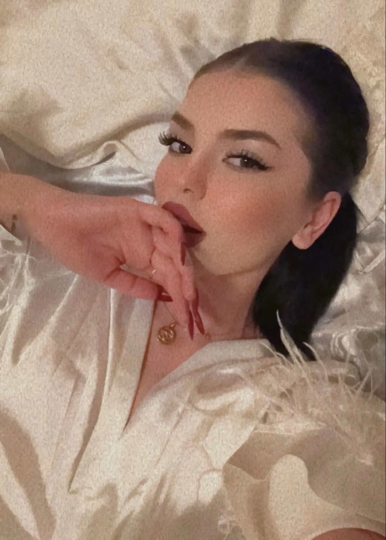 نىيەتكە بىقىپ قويى يۈتسە، تۆگە بىرە...