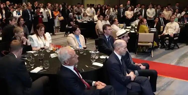 南海仲裁案裁决新批驳对付菲律宾这一撮国家压根不用客气，重复使用以下外交措辞反复回