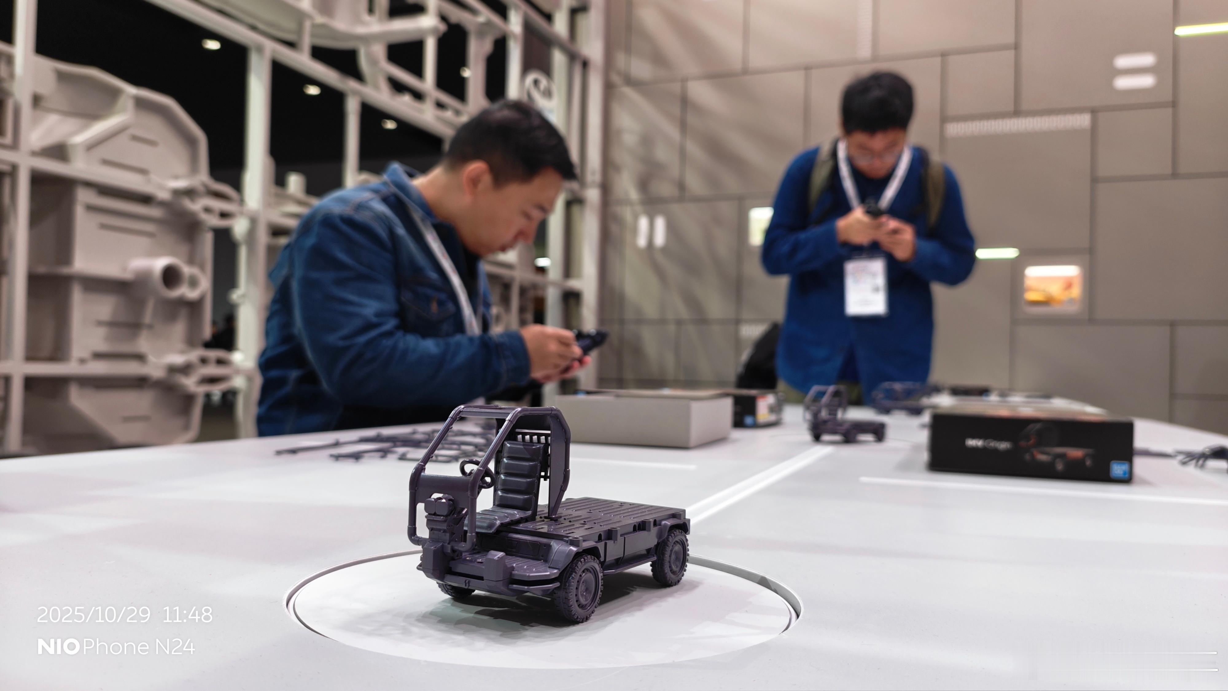 同事看到这个就走不动了看展日本移动出行展 说要辞职去放牛就需要这样的小卡车丰田[