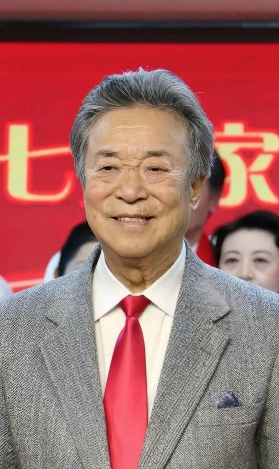 豪门千金王紫薇，是天津一位富商的女儿，嫁给一穷二白的李光羲后，她说:老李这人，吃