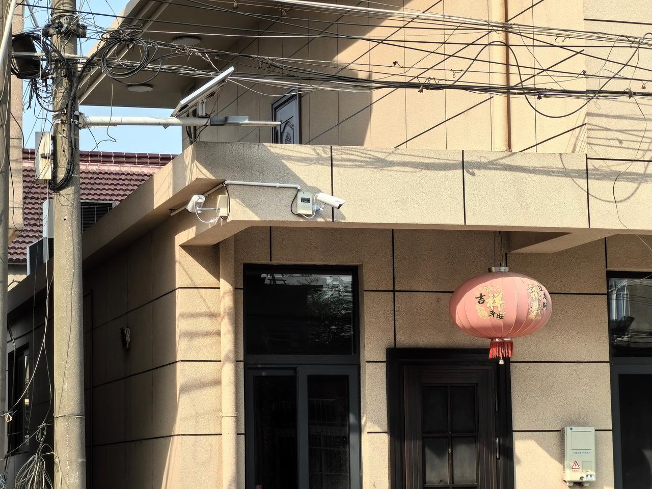 出来逛了一圈，发现村子里面家家户户都装了监控

[笑哭]「农村天网」