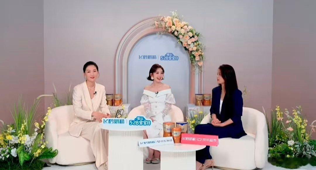 唐艺昕练到没时间跟女儿视频 唐艺昕会录训练视频给女儿看 唐艺昕谈与孩子相处要有边