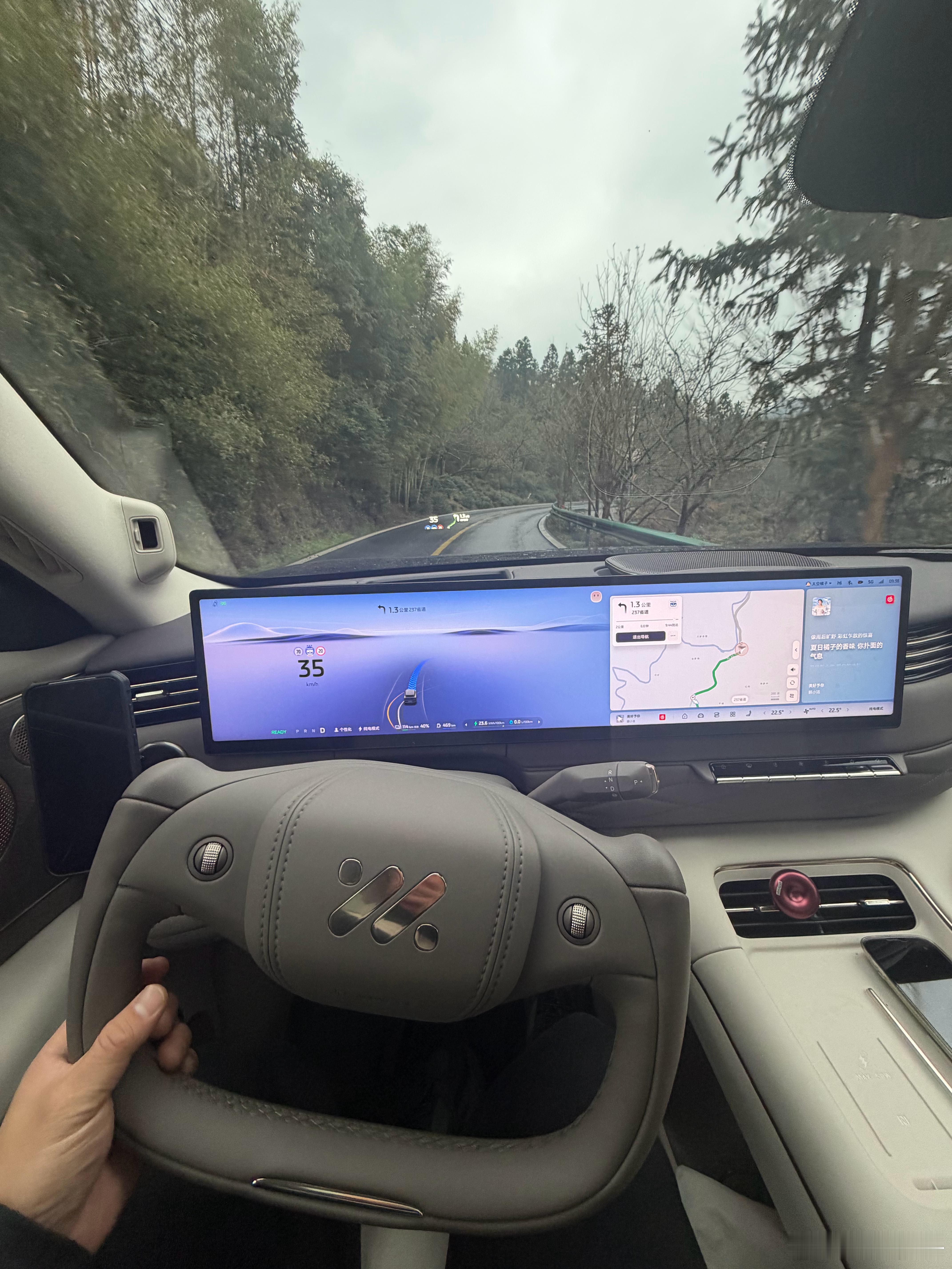 年三十回老家给爷爷奶奶烧点纸钱24度后轮转向的LS9在山路上，真的太丝滑了智己l