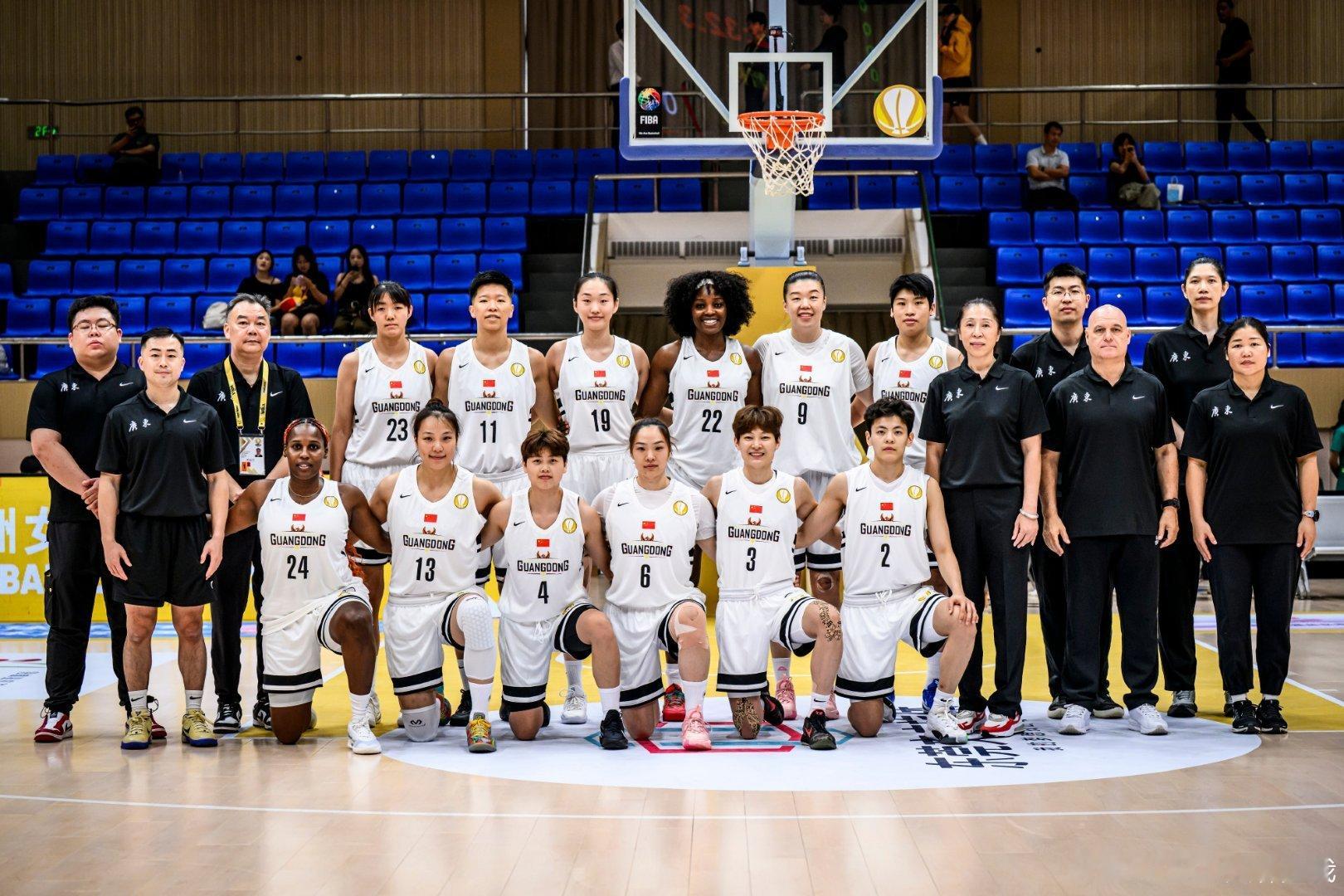 杨舒予杨舒予广东女篮 20250101轩哥微博更新，收集点小羊碎片 