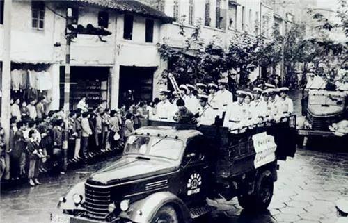 1979年，上门女婿因为软弱无能，老婆出轨几个男人，两个孩子也不是自己的。最终，