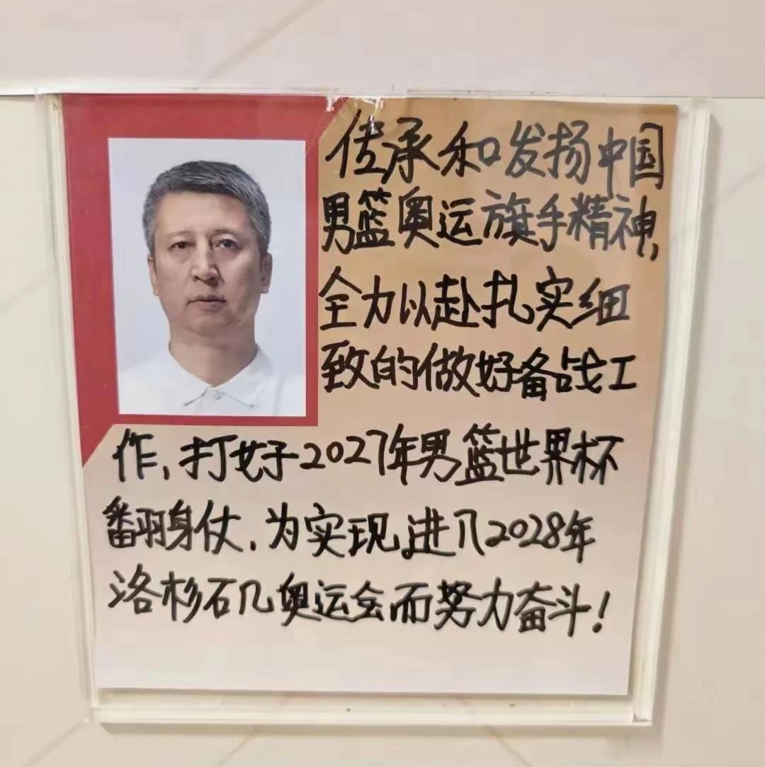中国男篮如果非得有人负责，那今晚就是郭士强背锅了！你觉得杜锋回来更好吗？数据显示