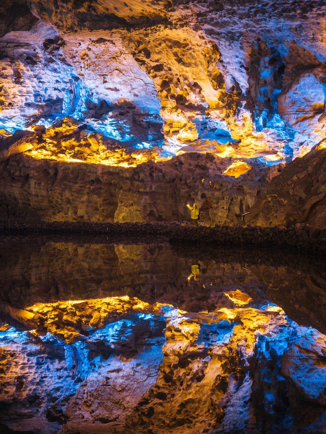 过年哪里玩？小众旅行地看过来！
壮观的石海、天坑大漏斗、奇幻的溶洞...
全程就