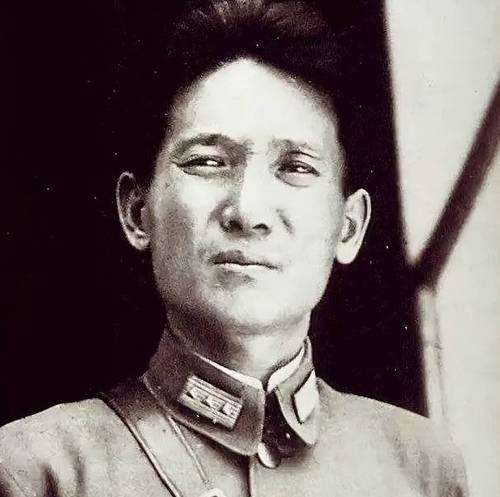 1949年，一次宴席上，曾经的国民党高官张治中端着酒杯走到毛主席面前，直言不讳地