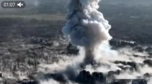 ODAB-9000？俄罗斯武装部队对沃尔昌斯克雇佣兵掩体进行了强力打击.
对沃尔