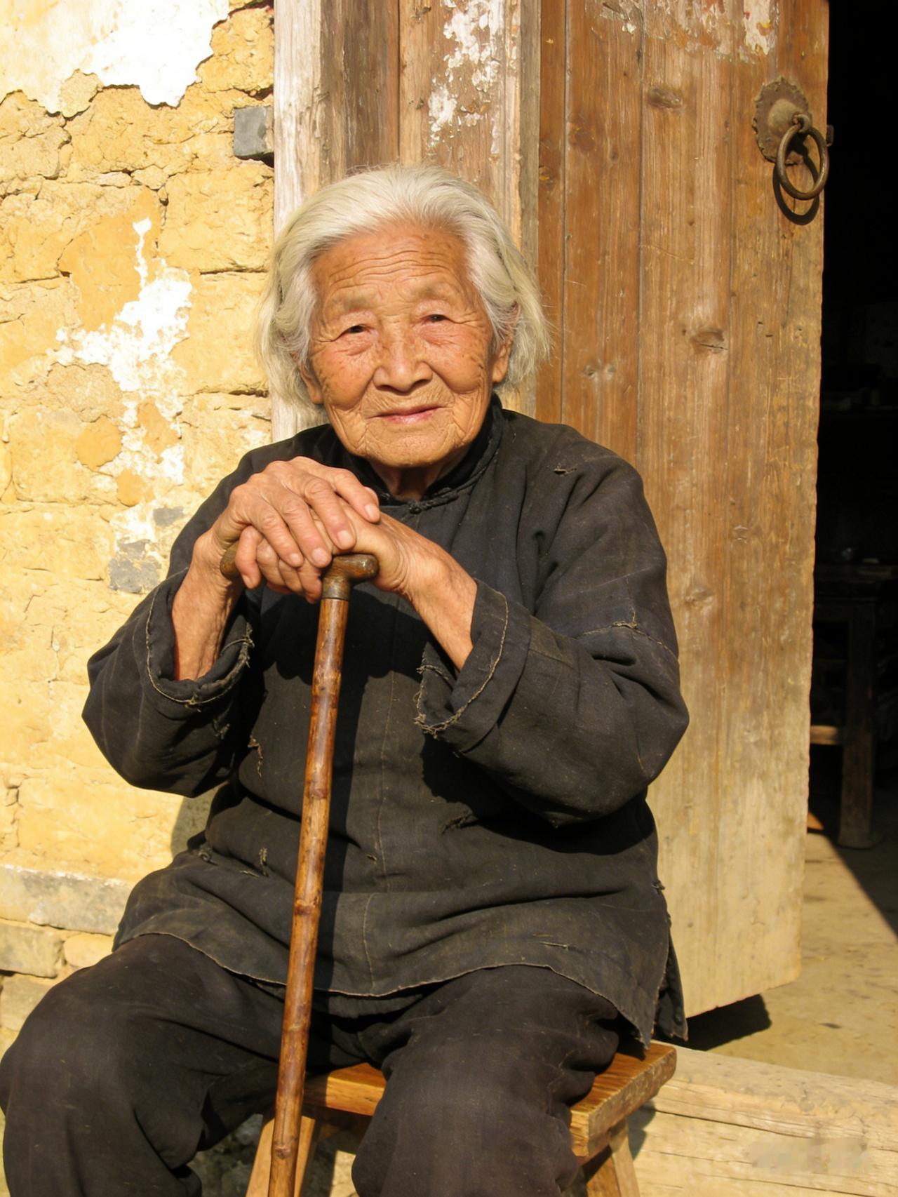 一位百岁奶奶给老年朋友们的忠告：
不要摔跤，不要摔跤，千万不要摔跤！

人上了年