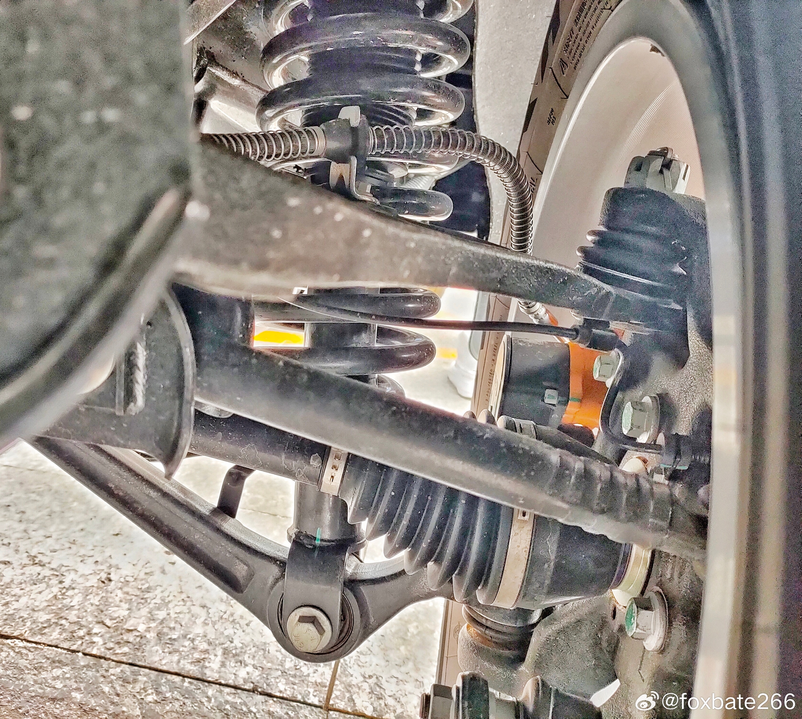 bj40电的，bj60款上A下仨连杆后腿。。。