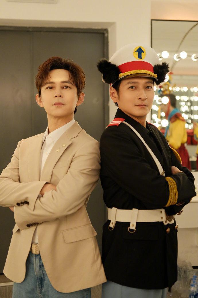 李维嘉吴昕湖南卫视再同台， 何老师在旁边笑得超大声，快乐家族这味儿太对了。 