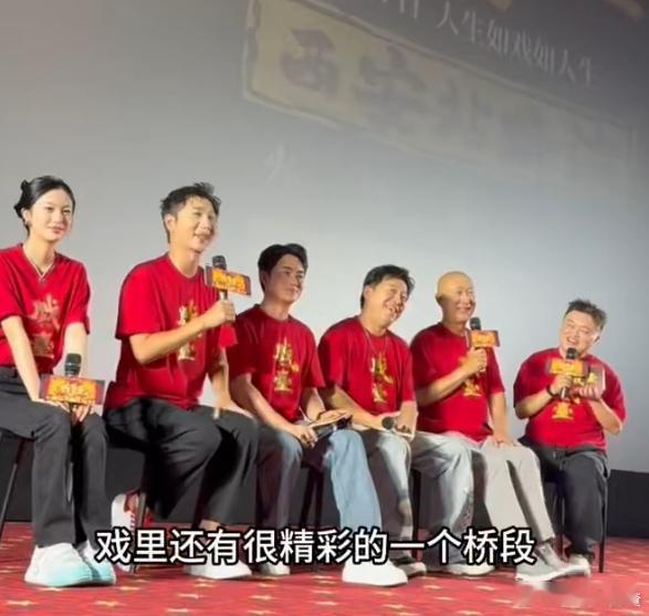 这是路演还是脱口秀现场 陈大愚简直是喜剧界的宝藏男孩，戏里戏外都是焦点，路演时和
