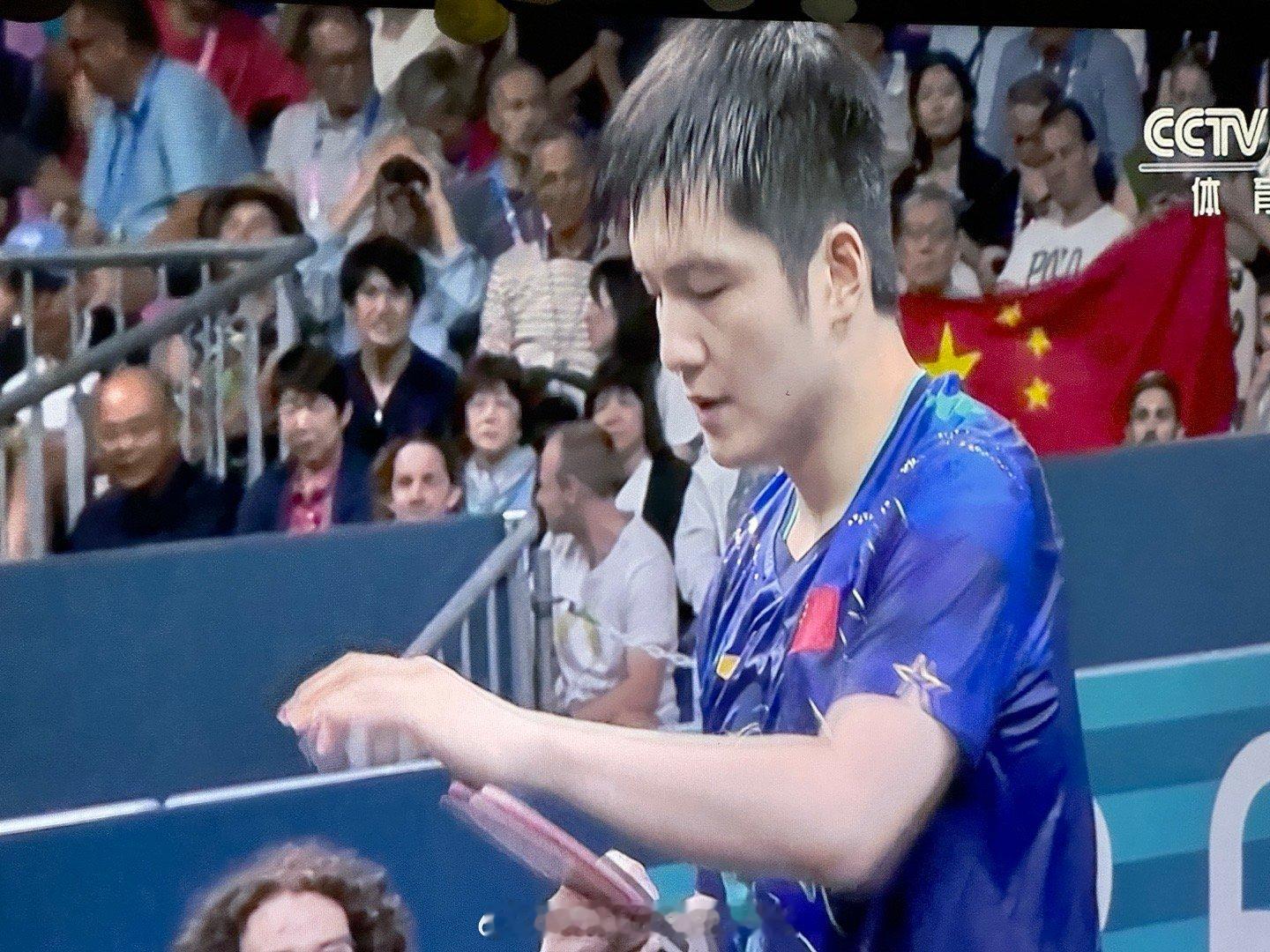 #樊振东vs张本智和#樊振东的衣服都湿成这样了，压力太大了！3-3了！！！我心脏