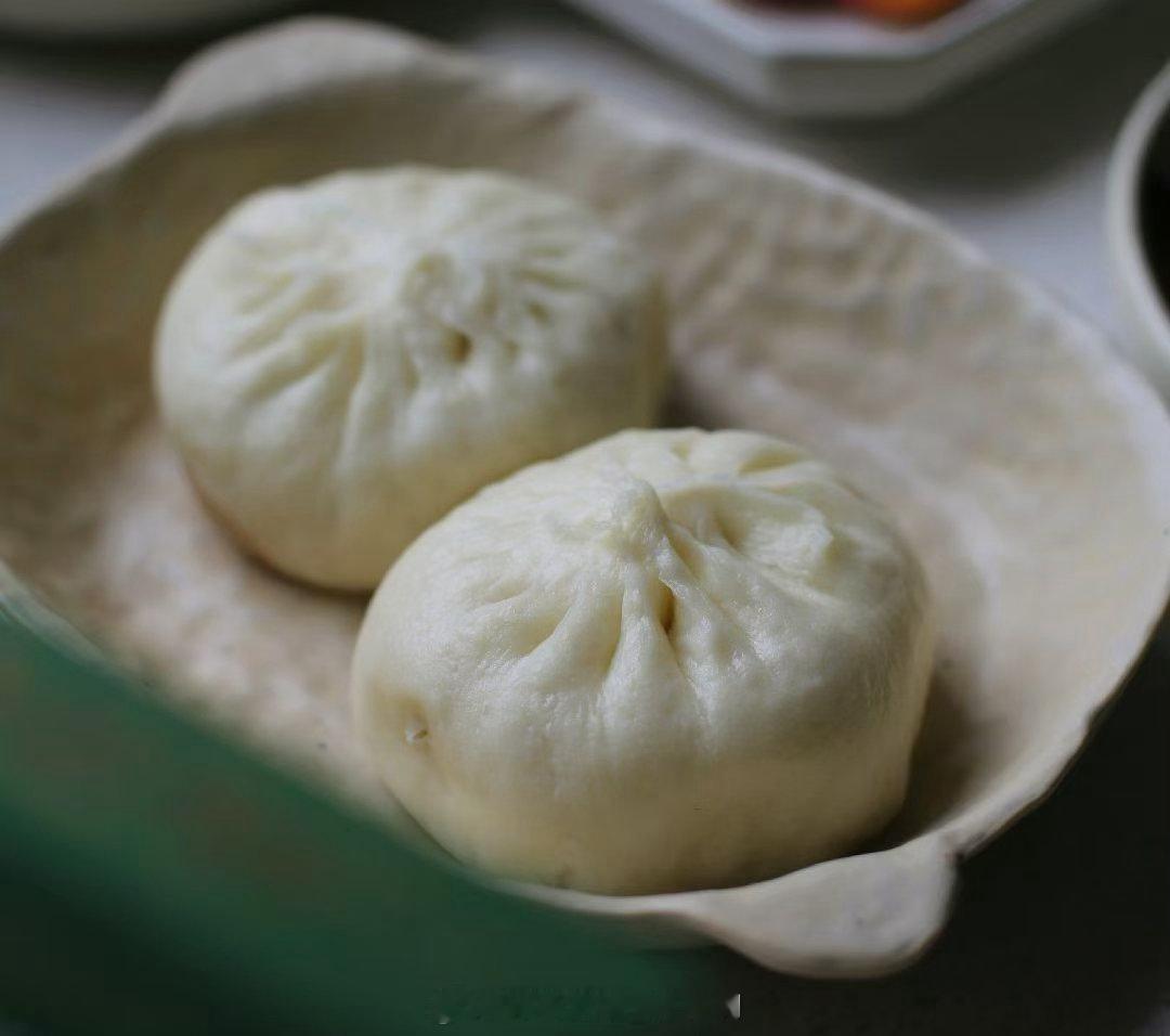 茶人莉语  生活就是一种积极乐观寻求幸福的过程，在平常心的基础上，学会感恩和慈悲