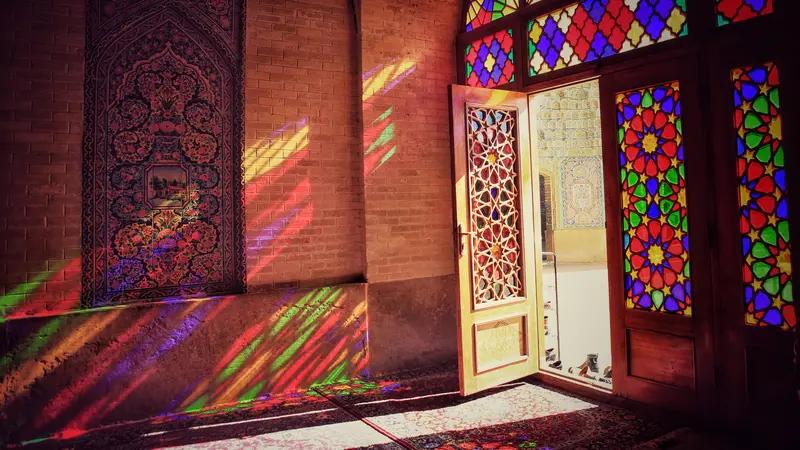 颠覆认知！伊朗不止有网红清真寺，72%物价暴涨下的生存真相，看完太揪心！
 
家