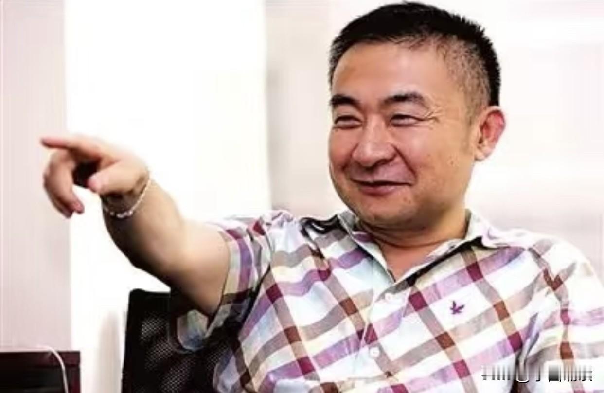 这个神一样的男人，最擅长“笑里藏刀”，不知道有多少人成为他的韮菜，倒在了他的镰刀