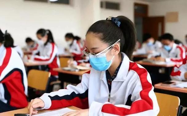 孩子考不上普高，真的就没出路了吗❓别被焦虑骗了
中考成绩出来后，很多家长陷入深度