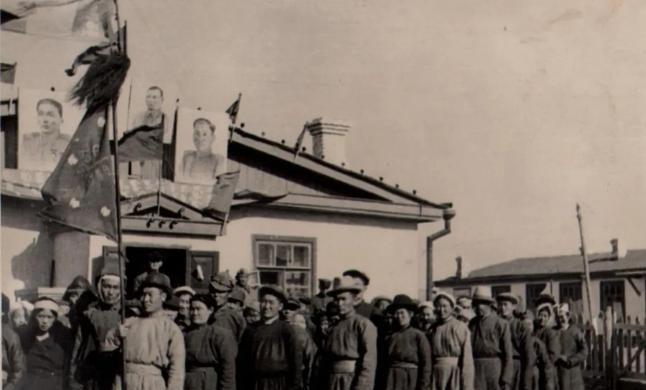 1938年，苏联以残忍的方式处决了2万余名外蒙古高官显贵，其中包括蒙古王后吉尼皮