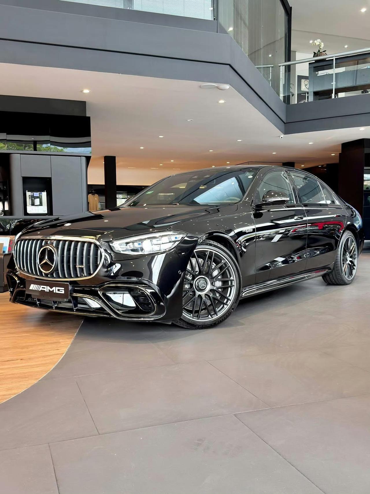 梅赛德斯-AMG S63 E Performance