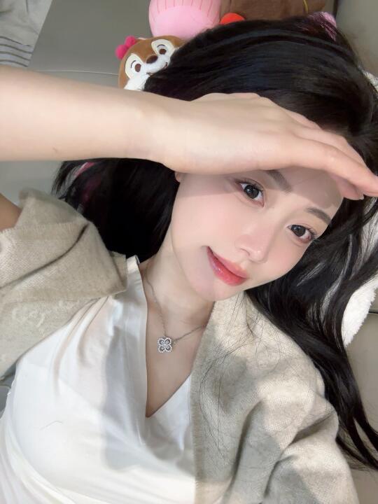 女
