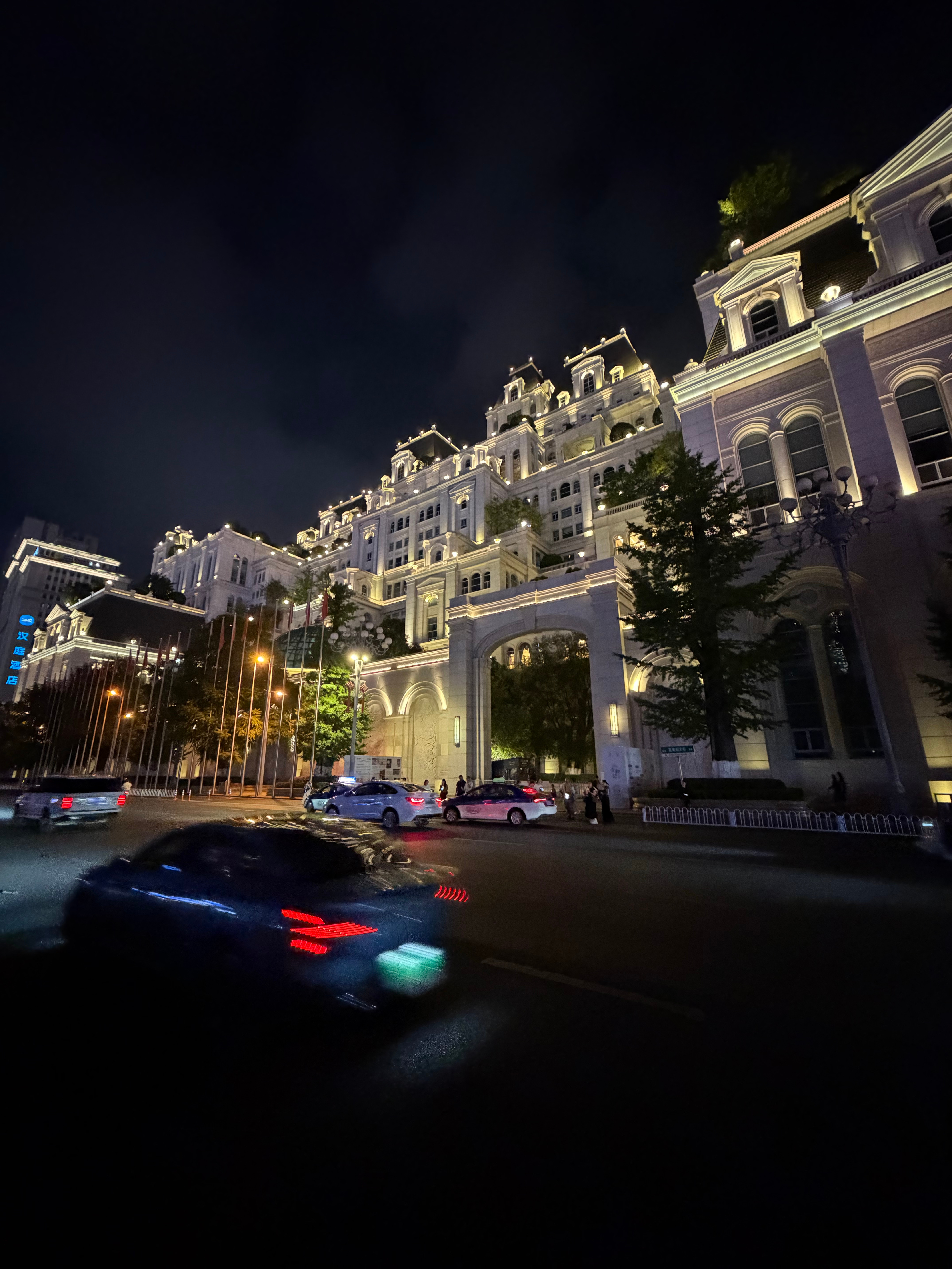 失业低谷期先让自己动起来低谷期要多出去旅游，让自己动起来，去感受这个世界的美好[