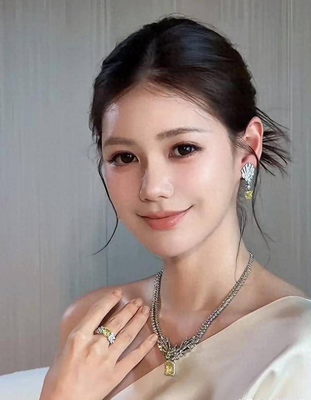马筱梅被珠宝商公开打脸，汪小菲妈妈张兰一招化解，婆媳关系不简单 