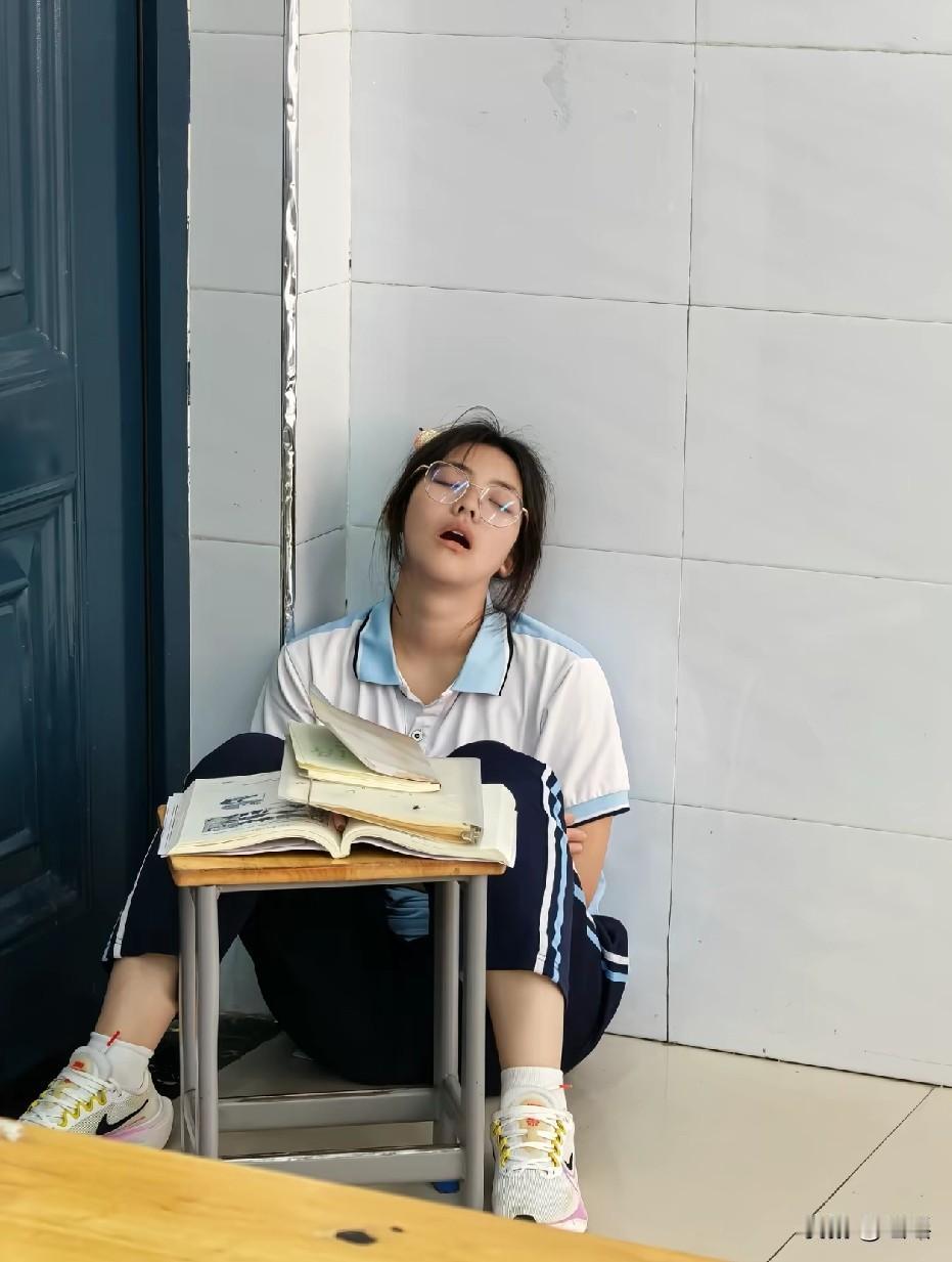晚上熬夜，白天睡觉