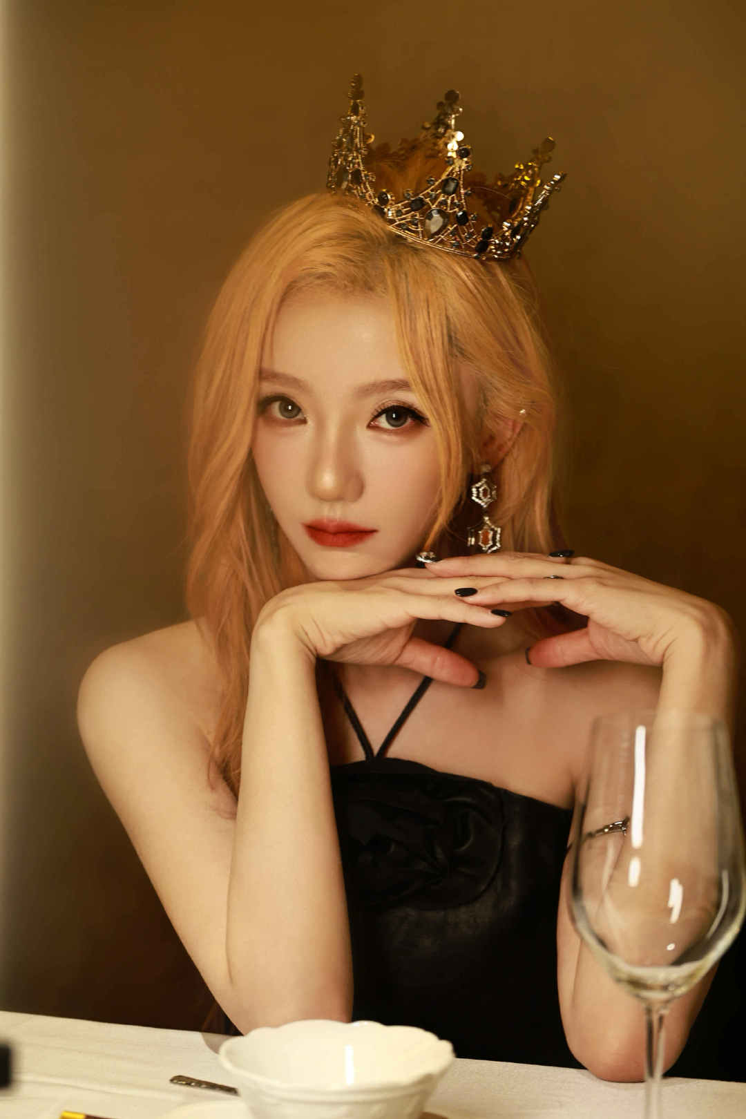 肖燕金发生日照肖燕金发造型精致又灵动，美出新高度 